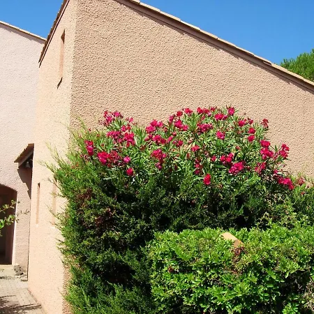 Maison De 2 Chambres A Agde Avec Jardin Amenage *